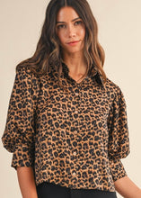 Load image into Gallery viewer, Vintage Leopard Button Up Top