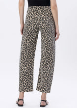 Load image into Gallery viewer, Vervet Leopard Barrel Jeans